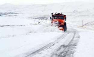 برف ۳۰ سانتیمتری در شهرستان جلفا/ راه های ارتباطی مسدود شد